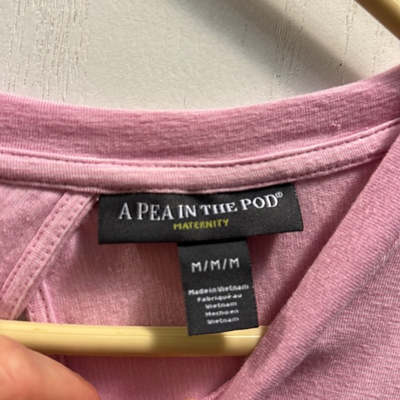 A Pea In The Pod T-Shirt Medium Pink. Opening in upper back. - Picture 5 of 7